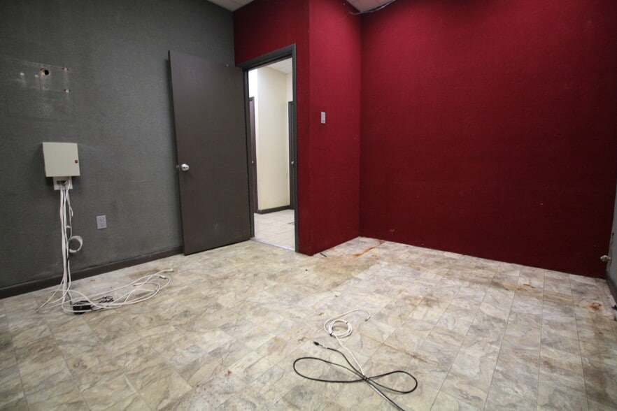More Photos Of 925 N 8th St, Camden Warehouse For Lease