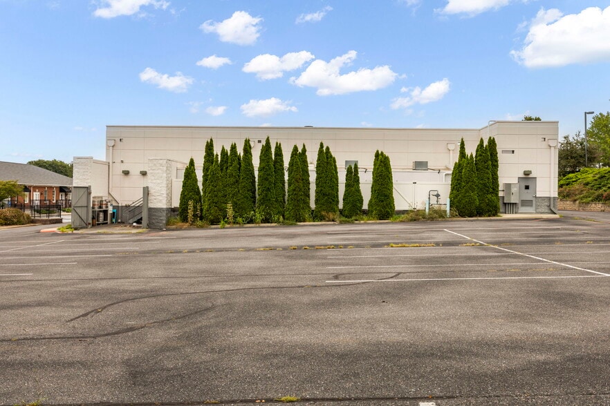 More Photos Of 350 University Blvd, Harrisonburg Freestanding For Sale