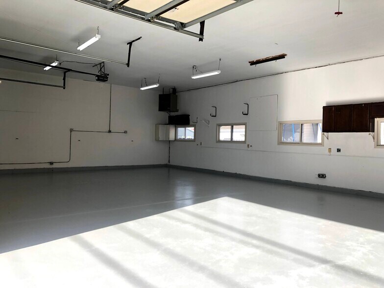 More Photos Of 225 Lake Ave, Lake Villa Warehouse For Lease