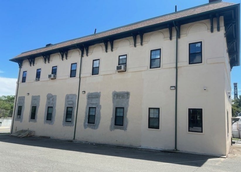 Primary Photo Of 2031 Purchase St, New Bedford Office For Sale