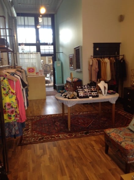 More Photos Of 1581-1593 Selby Ave, Saint Paul Storefront Retail Office For Lease