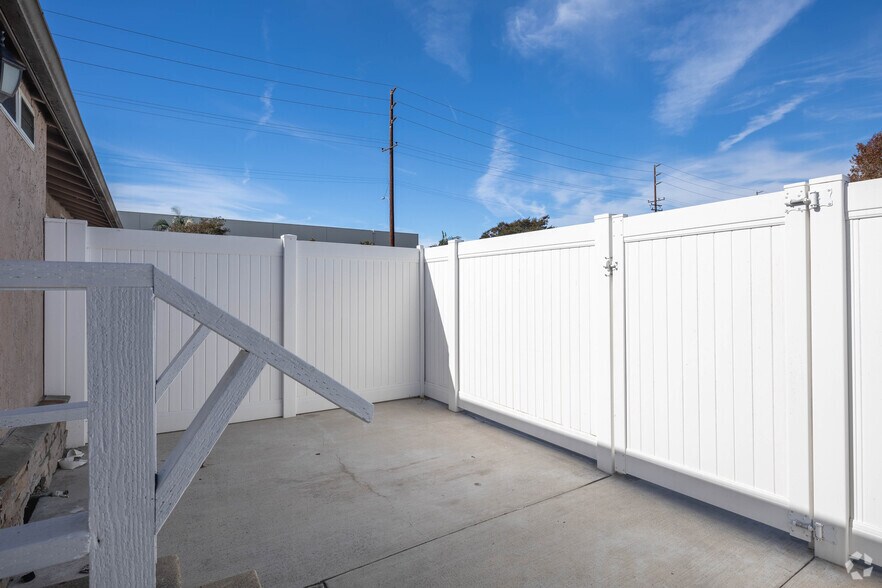 More Photos Of 19131-19161 Delaware St, Huntington Beach Apartments For Sale