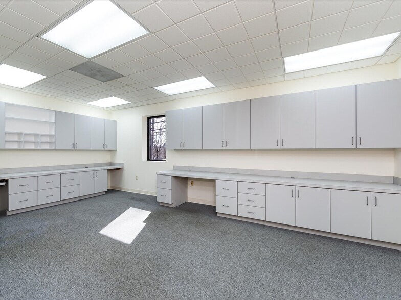 More Photos Of 1812 W Morehead St, Charlotte Office Residential For Lease