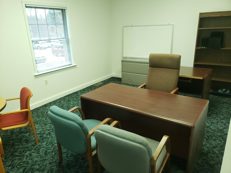 More Photos Of 1560-1570 McDaniel Dr, West Chester Office For Lease