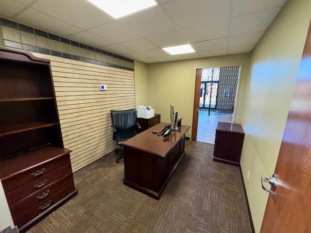 More Photos Of 640 N Fountain Ave, Springfield Freestanding For Sale