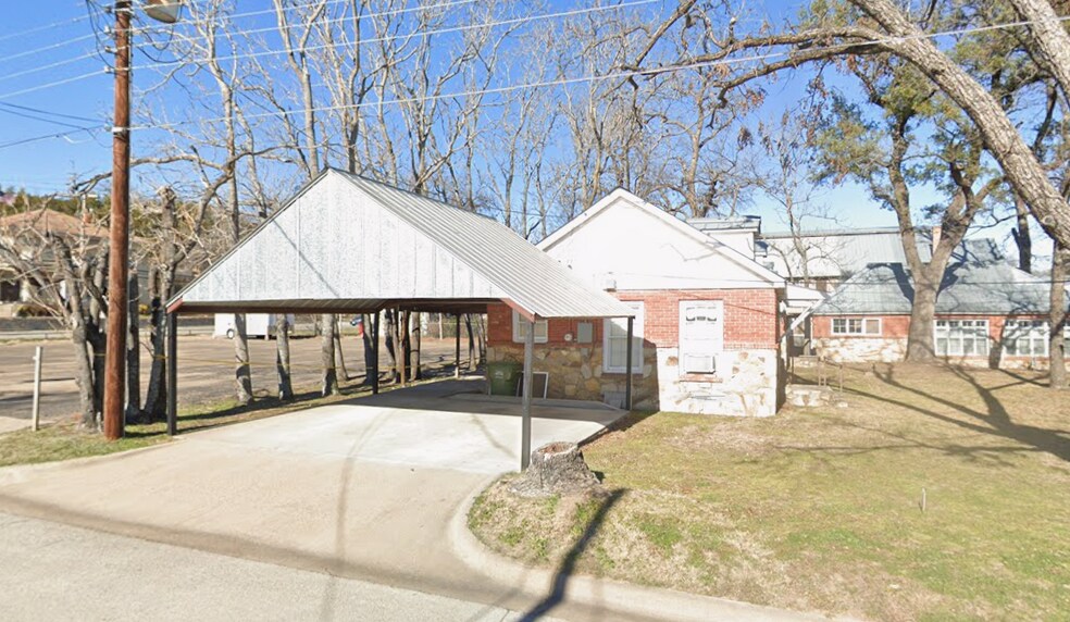 More Photos Of 301 NE Barnard St, Glen Rose Office For Sale