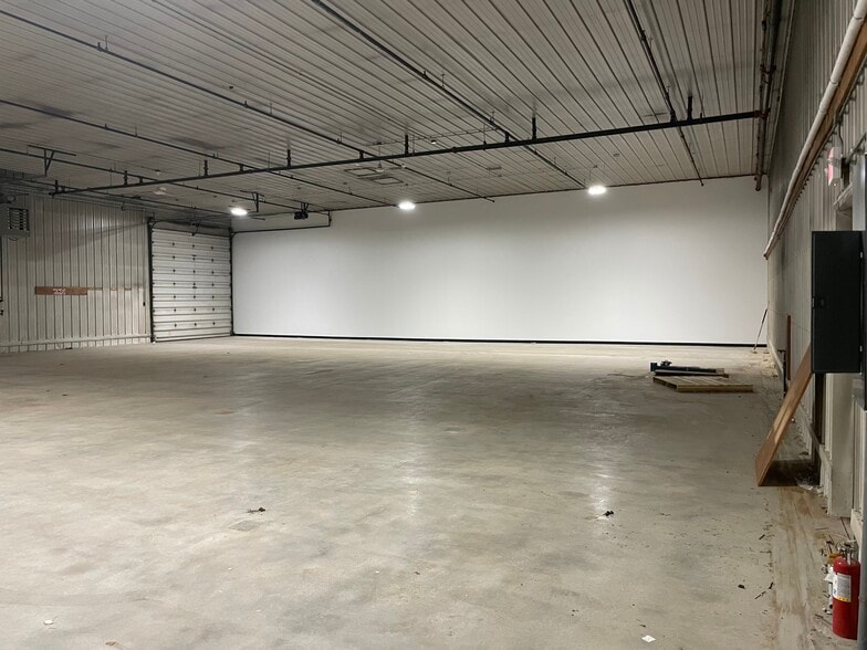 More Photos Of 70 Depot St, Goffstown Warehouse For Lease