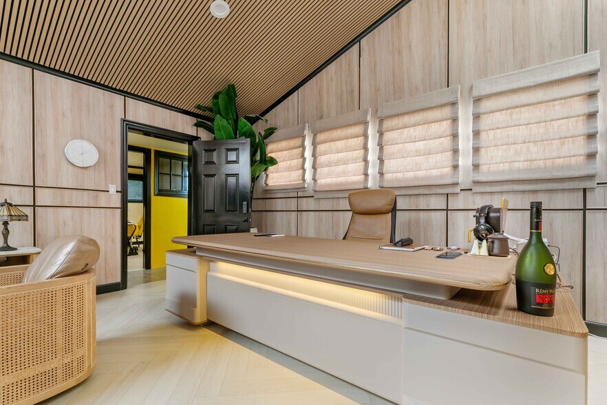 More Photos Of 11112 Ventura Blvd, Studio City Office For Sale