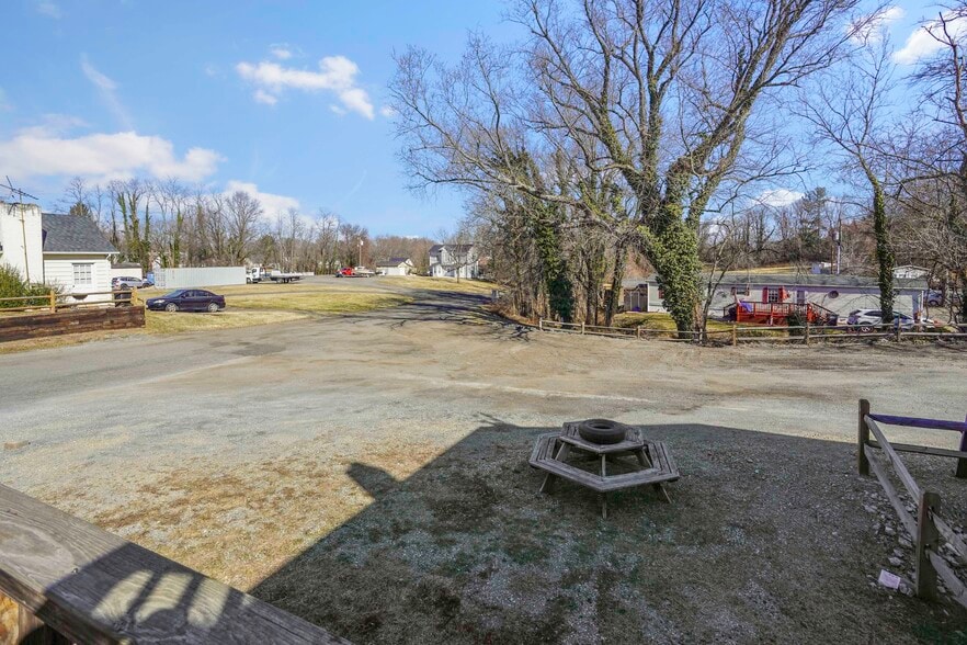 More Photos Of 41 E Colonial Hwy, Hamilton Freestanding For Sale