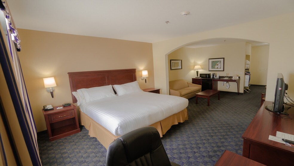 More Photos Of 3119 Perryton Pkwy, Pampa Hotel For Sale