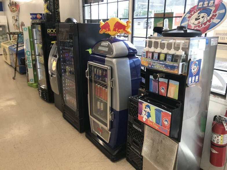 More Photos Of 524 S Main St, Newkirk Service Station For Sale