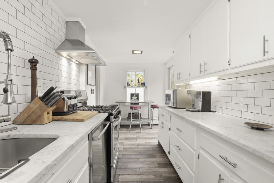 More Photos Of 47 Hollow Tree Ridge Rd, Darien Apartments For Sale