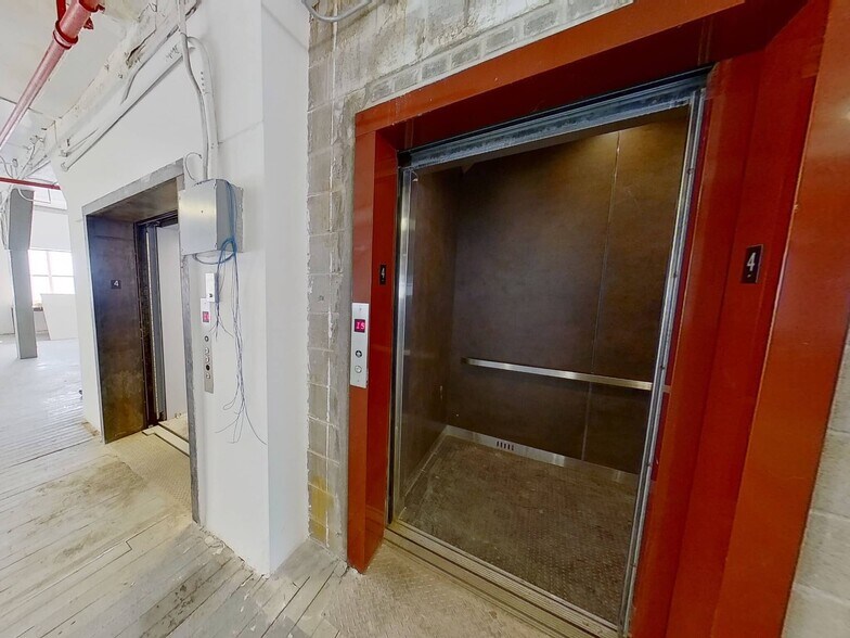 More Photos Of 270-276 Rider Ave, Bronx Showroom For Lease