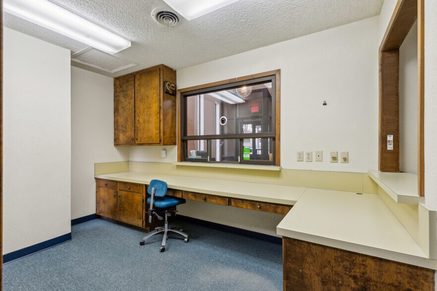 More Photos Of 303 N Ridgeway Dr, Cleburne Medical For Sale