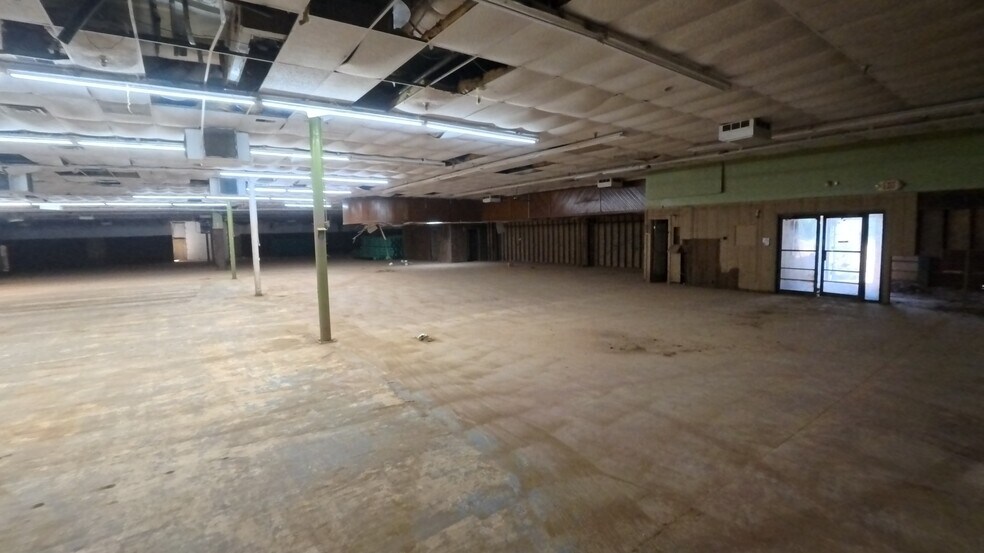 More Photos Of 5800 Midland Blvd, Fort Smith Sports And Entertainment For Lease