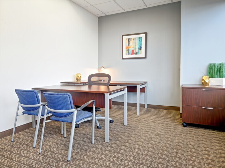 More Photos Of 2950 N Loop Fwy W, Houston Coworking Space