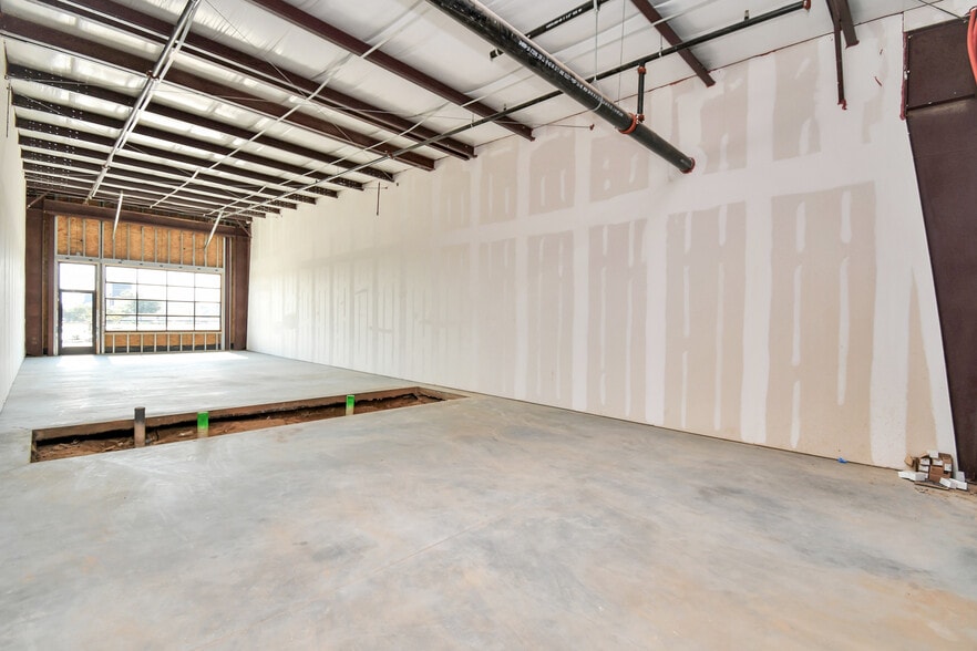 More Photos Of 30625 Kingsland Blvd, Brookshire Storefront For Sale