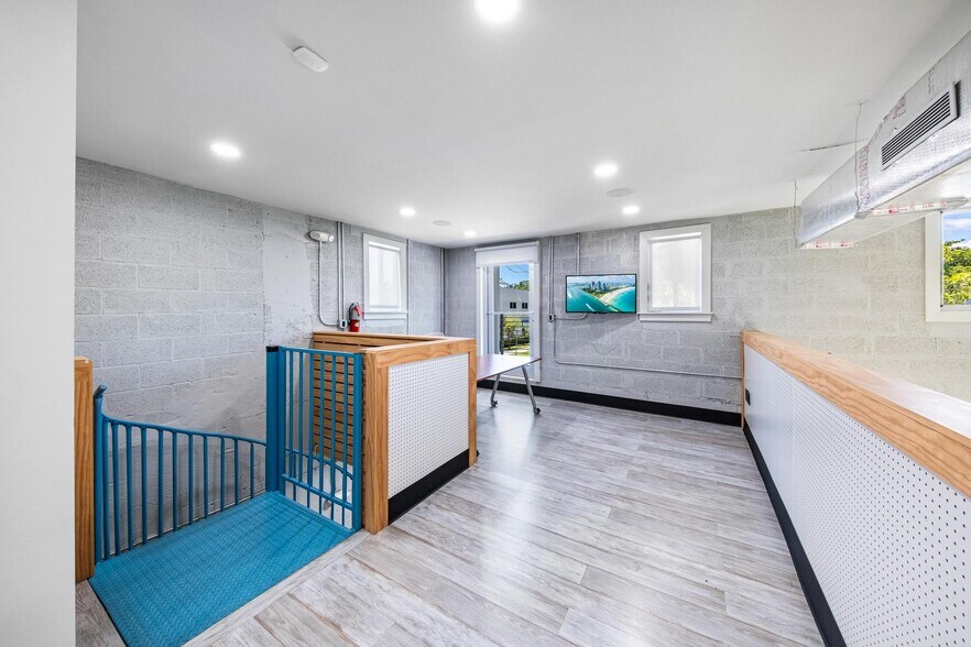 More Photos Of 3305 SW 37th Ave, Miami Office For Sale