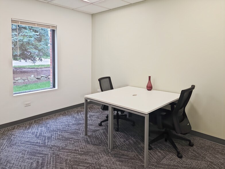 More Photos Of 611 S Milwaukee Ave, Libertyville Coworking Space