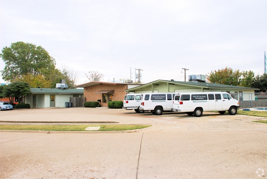 More Photos Of 2418 College Ave, Garland Daycare Center For Lease