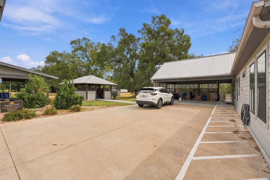 More Photos Of 5876 Elm Springs Rd, Elm Springs Office For Lease