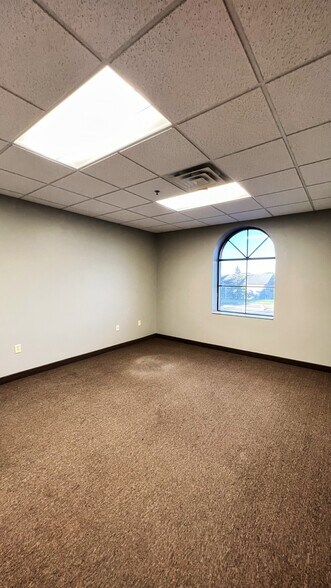 More Photos Of 2850 Cutters Grove Ave, Anoka Office For Lease
