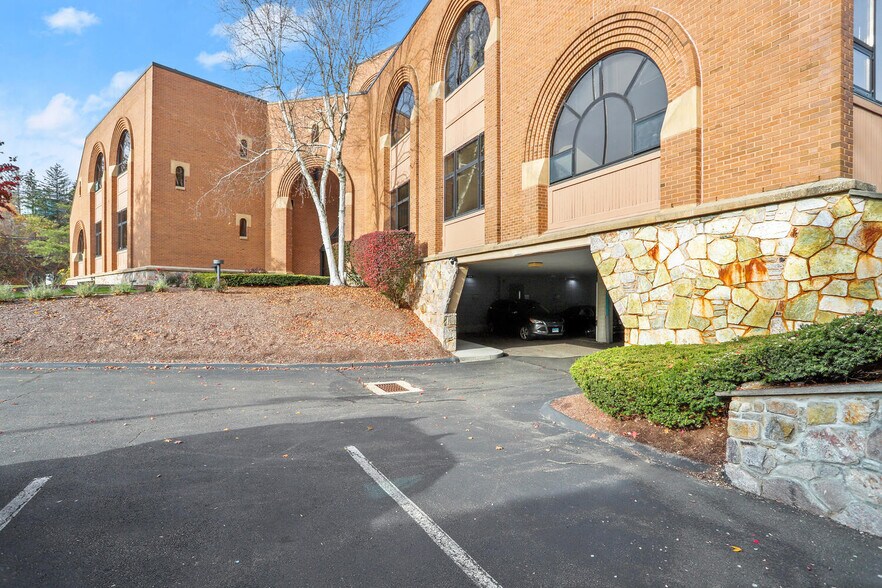 More Photos Of 1077 Bridgeport Ave, Shelton Unknown For Lease