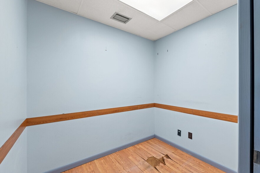 More Photos Of 215 W 6th St, Panama City Medical For Lease