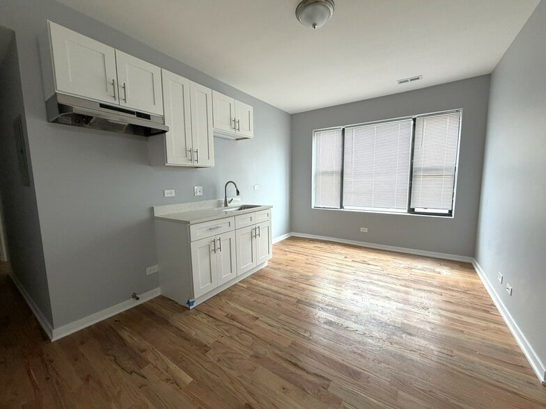 More Photos Of 7109 S Bennett Ave, Chicago Apartments For Sale