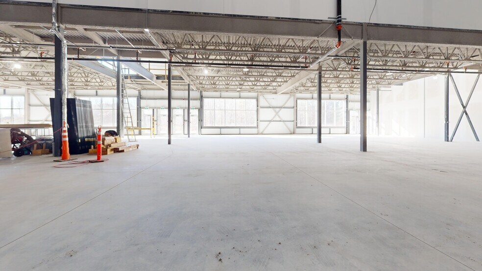 More Photos Of 100 Blvd Jean-Baptiste-Rolland O, Saint-jerome Unknown For Lease