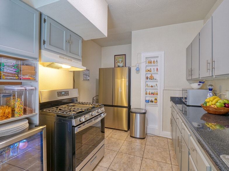 More Photos Of 672 N Kenmore Ave, Los Angeles Apartments For Sale
