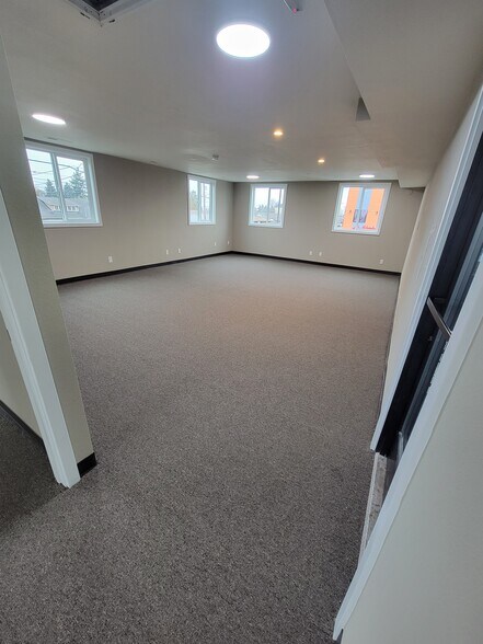 More Photos Of 7817 Pacific Ave, Tacoma Office For Sale