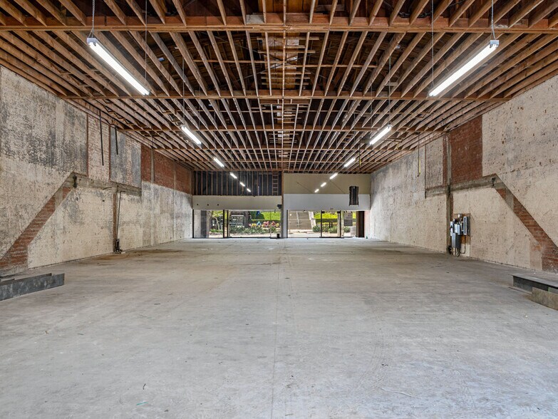 More Photos Of 396-400 S Lake Ave, Pasadena Storefront For Lease