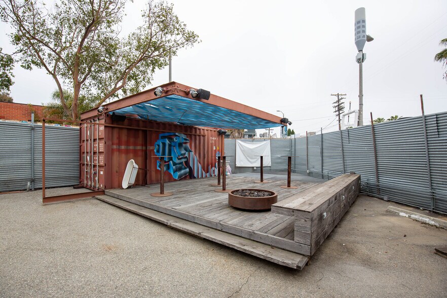 More Photos Of 891 Abbot Kinney Blvd, Venice Loft Creative Space For Sale