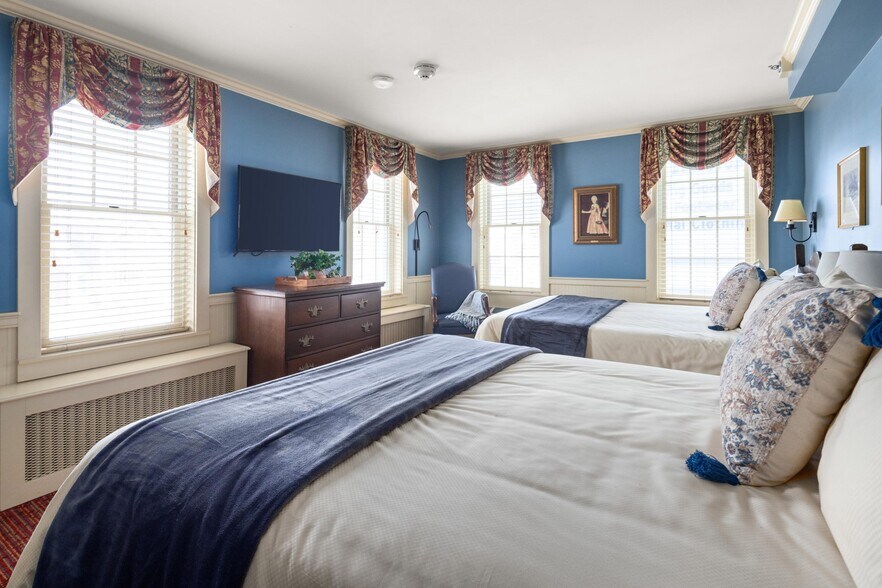 More Photos Of 18 Main St, Stowe Hotel For Sale