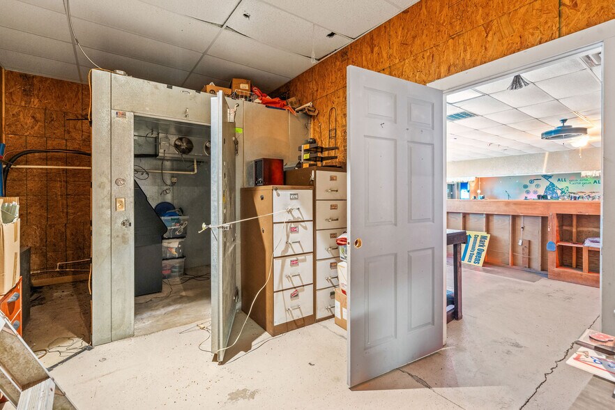 More Photos Of 5810 US Highway 259 N, Naples Freestanding For Sale