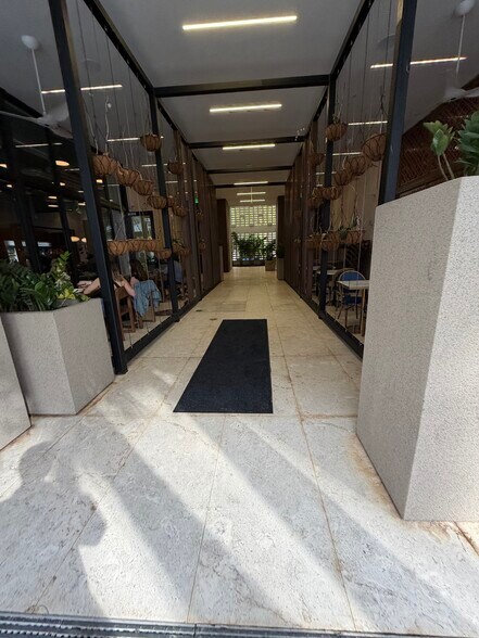 More Photos Of 218 NW 24th St, Miami Office Residential For Lease