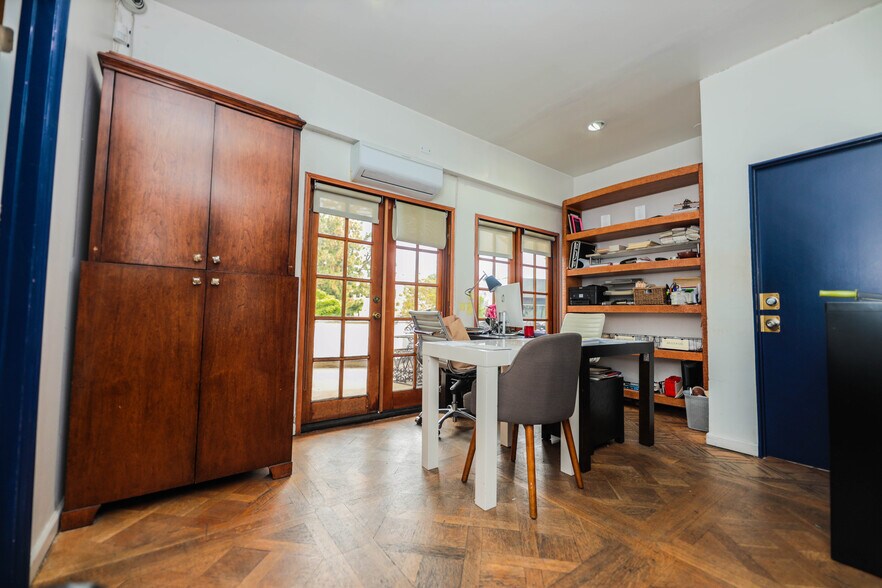 More Photos Of 616 N Robertson Blvd, West Hollywood Storefront Retail Office For Sale