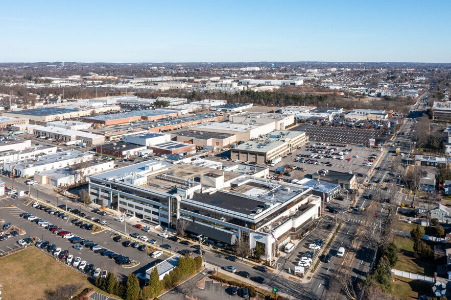 More Photos Of 1025 Old Country Rd, Westbury Office For Lease