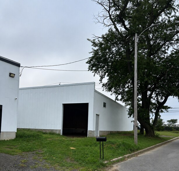 More Photos Of 832 S. Claymont St, Wilmington Industrial For Lease