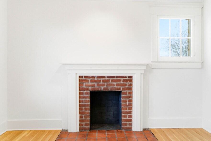 More Photos Of 3208 College Dr, Louisville Office For Sale