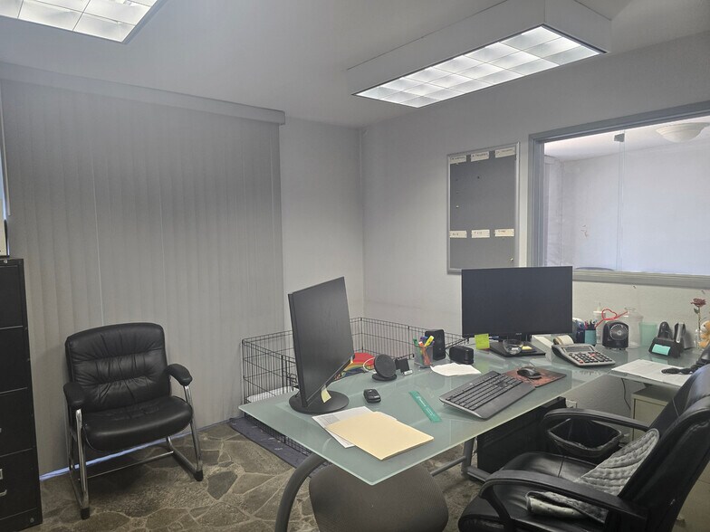 More Photos Of 1240 N Blue Gum St, Anaheim Warehouse For Sale