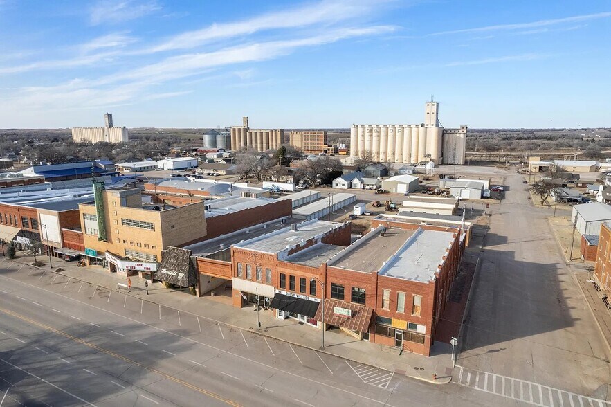 More Photos Of 506 Flynn St, Alva Storefront Retail Residential For Sale