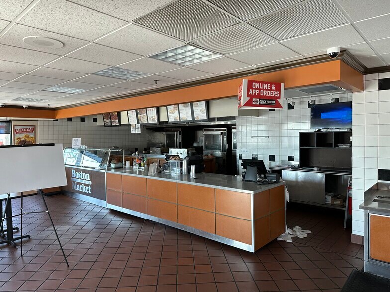 More Photos Of 419 Old Country Rd, Westbury Restaurant For Lease