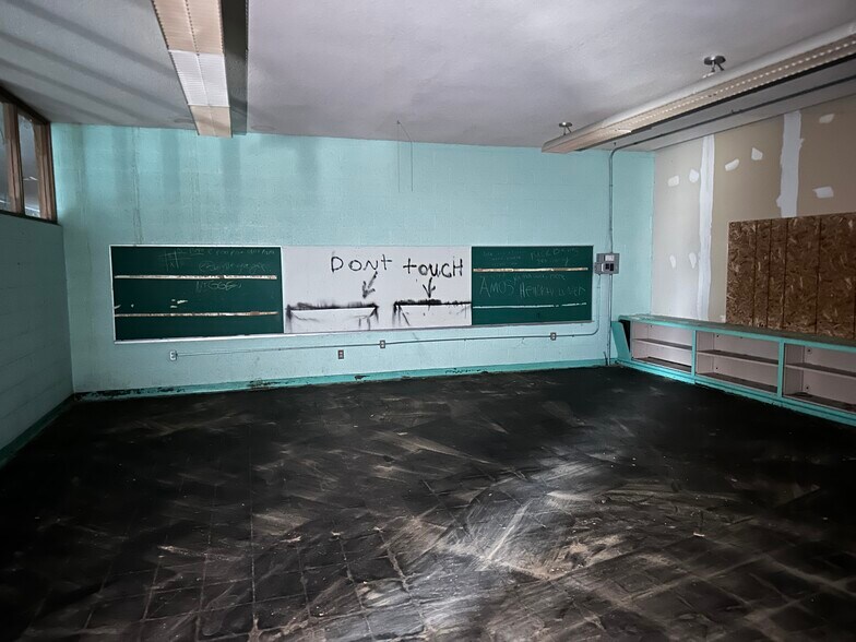 More Photos Of 1123 N Sherman St, Bay City Schools For Lease
