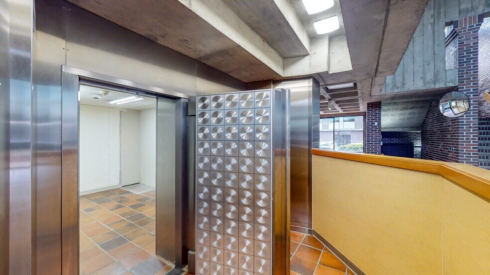 More Photos Of 8801 S Tacoma Way, Tacoma Freestanding For Sale