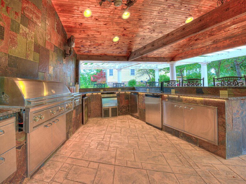 More Photos Of 18509 Brangus Rd, Shawnee Specialty For Sale