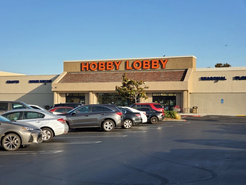 More Photos Of 8135-8155 Mira Mesa Blvd, San Diego Unknown For Lease