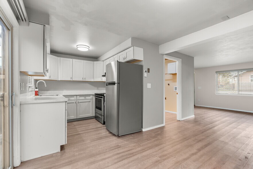 More Photos Of 430 Metzler St, Molalla Apartments For Sale