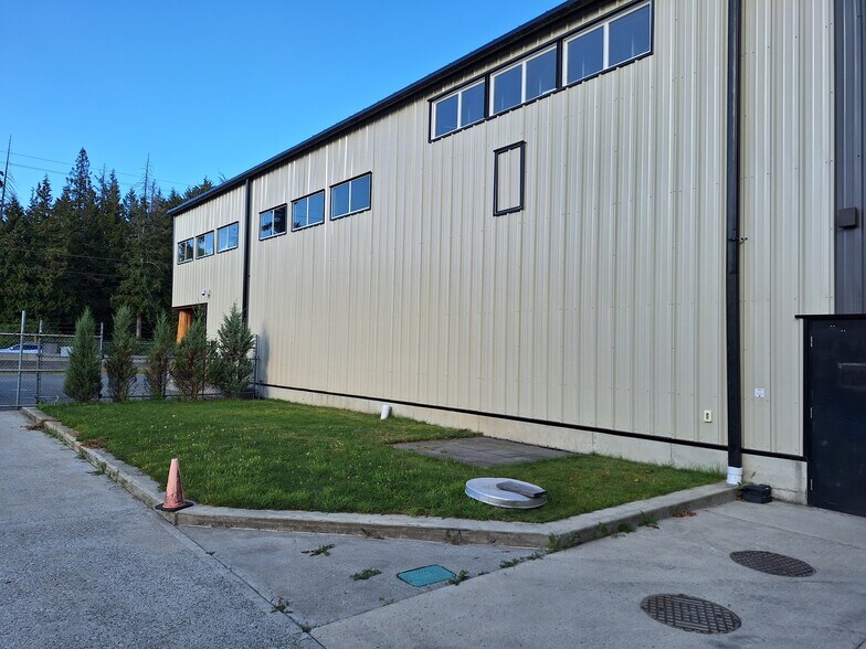 More Photos Of 7431 Industrial Rd, Lantzville Warehouse For Sale